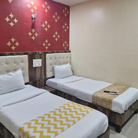 Hotel Crystal Park Near Nesco Exhibition Center Мумбаи Экстерьер фото