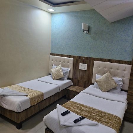 Hotel Crystal Park Near Nesco Exhibition Center Мумбаи Экстерьер фото