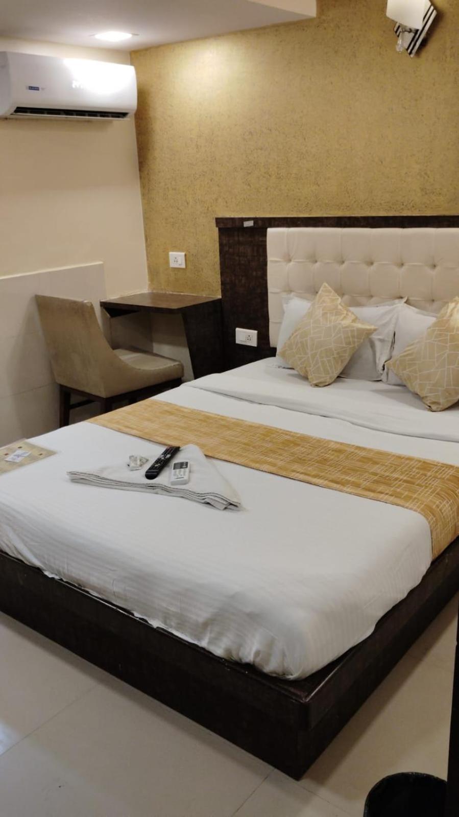 Hotel Crystal Park Near Nesco Exhibition Center Мумбаи Экстерьер фото