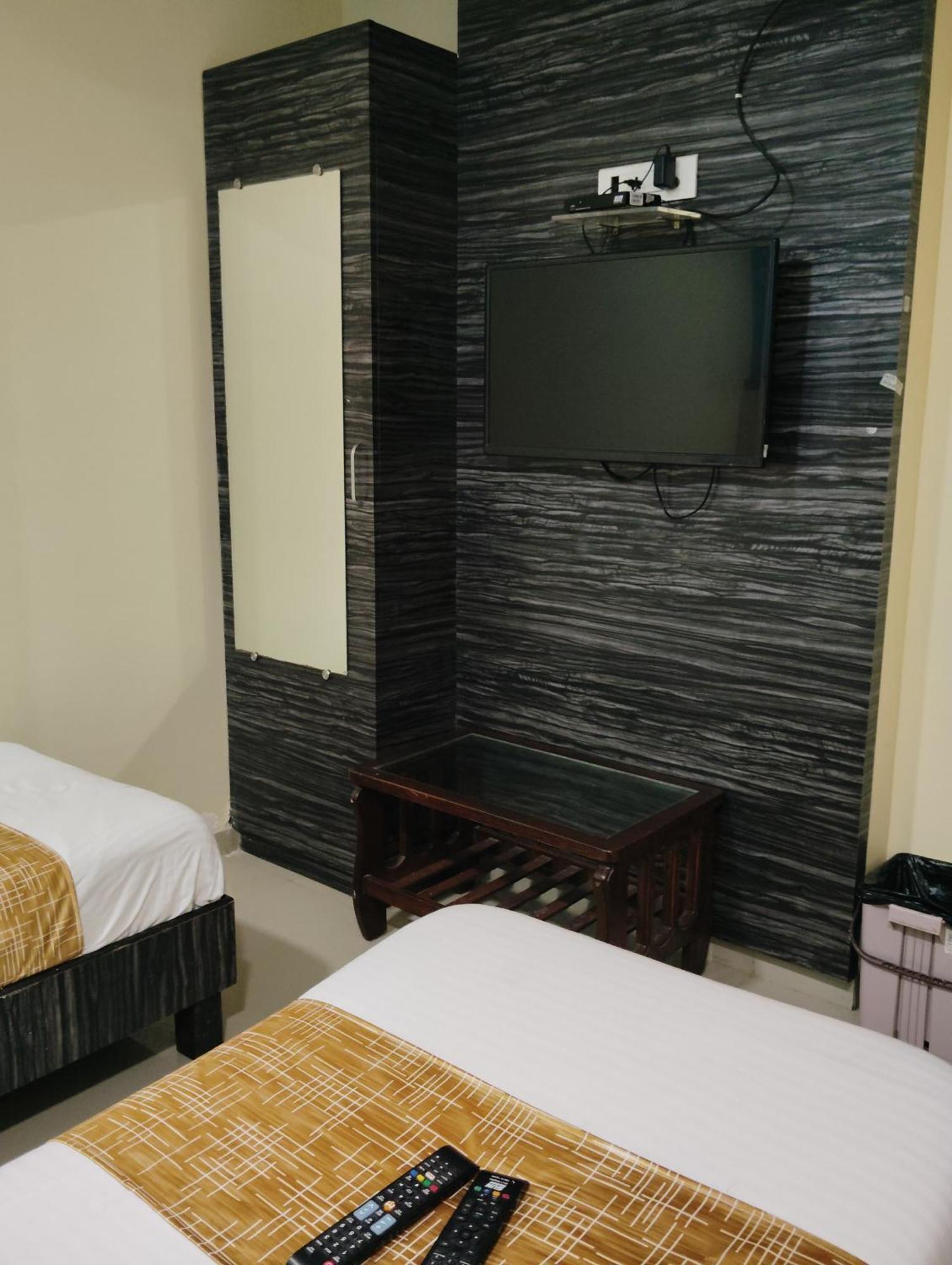 Hotel Crystal Park Near Nesco Exhibition Center Мумбаи Экстерьер фото