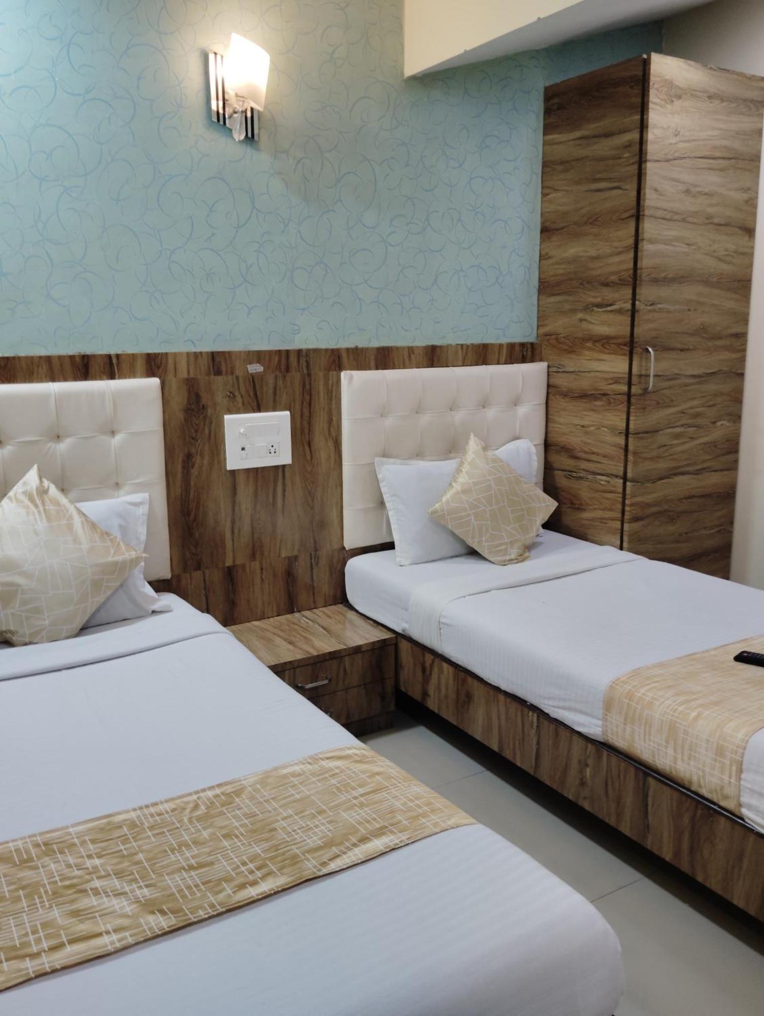 Hotel Crystal Park Near Nesco Exhibition Center Мумбаи Экстерьер фото